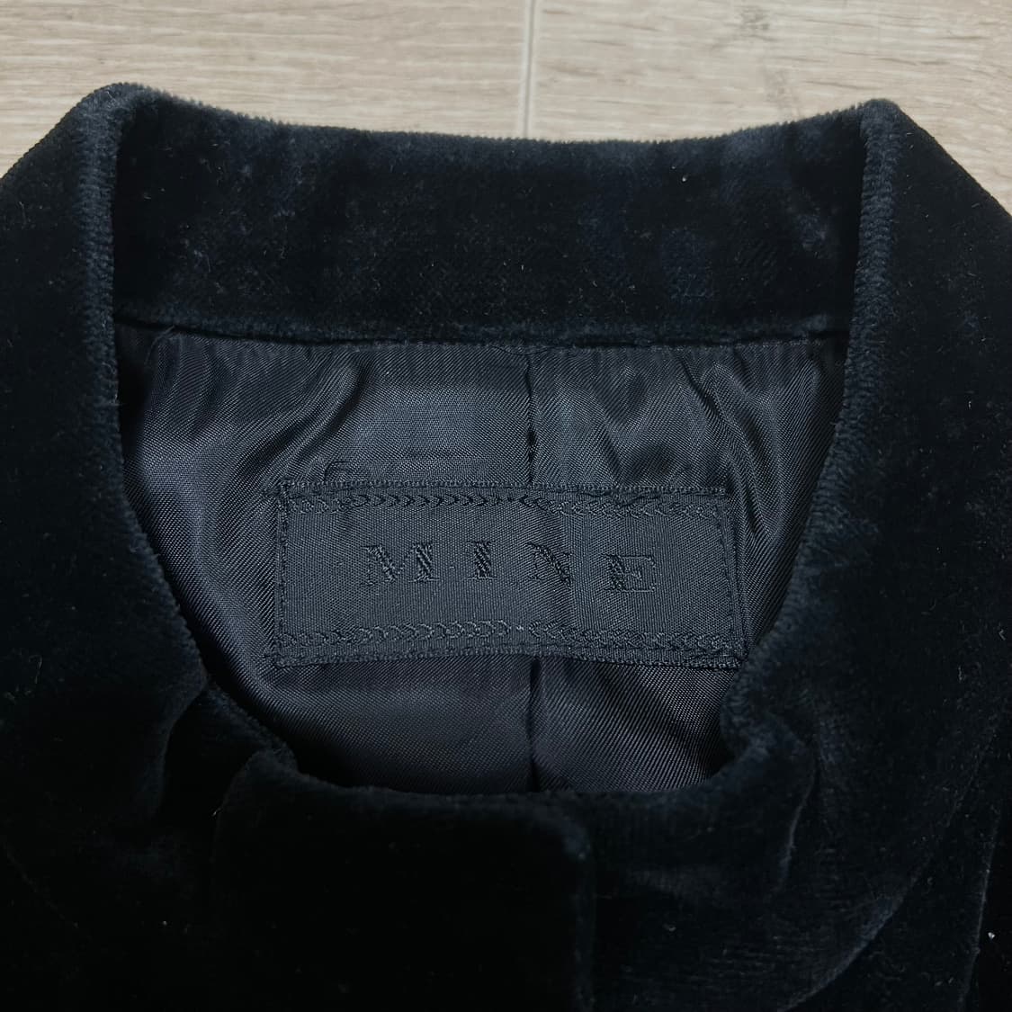 한섬 타임 여성 차이나카라 싱글 벨벳자켓 [블랙] 82-94-160 상품이미지4