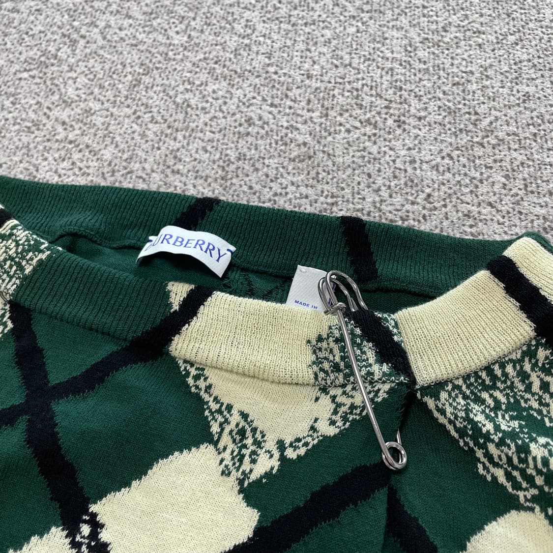 버버리 아가일 크롭 니트 M 상품이미지3