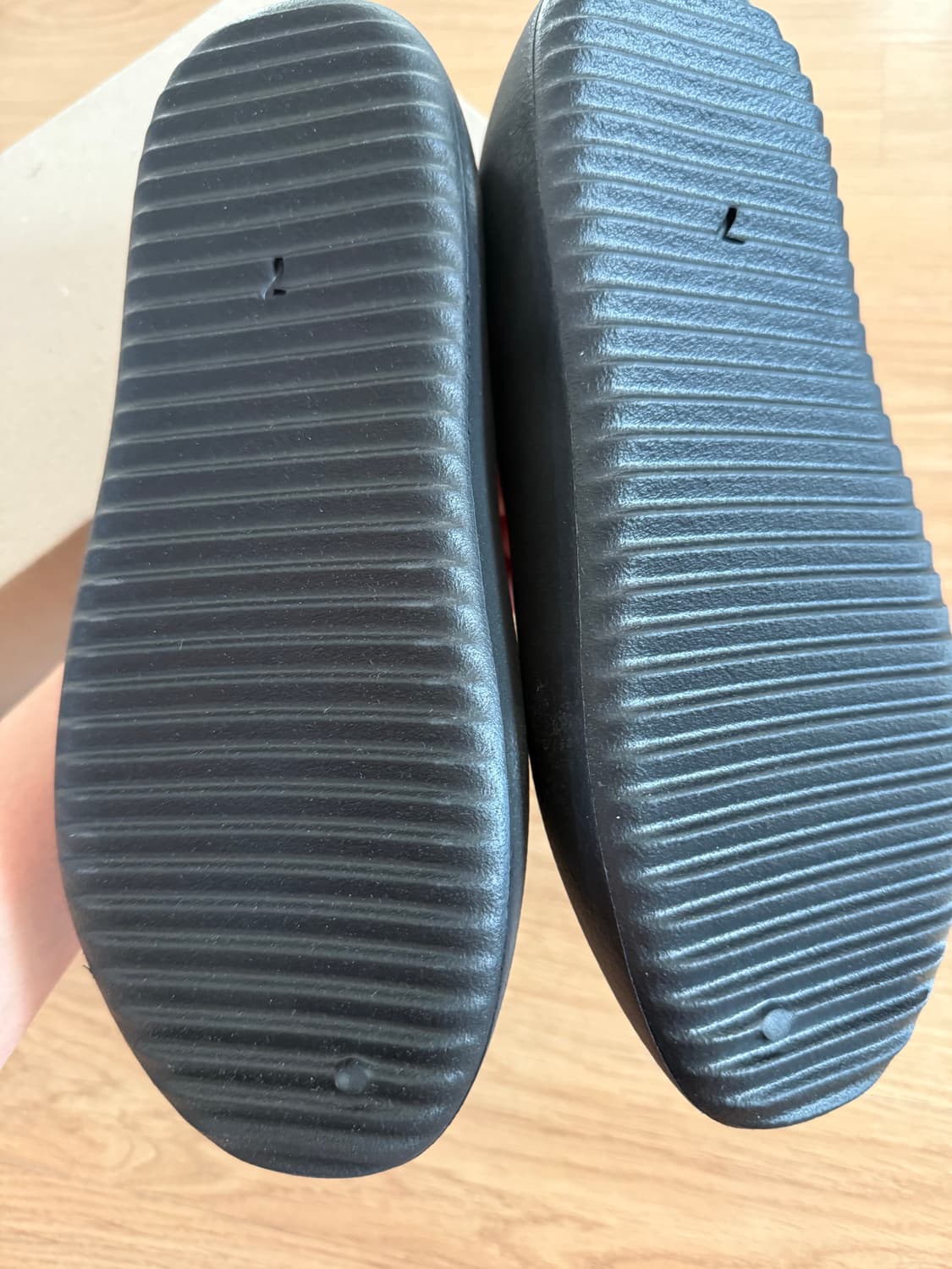 Yeezy 이지 SL-01 블랙 7사이즈(250-255mm) 새상품 상품이미지2