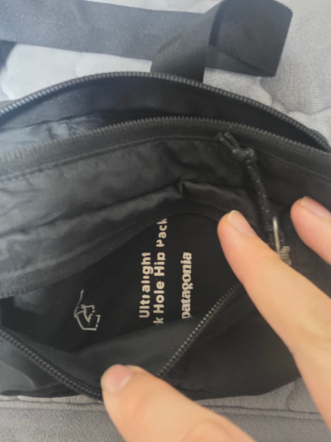 파타고니아 울트라라이트 블랙 홀 미니 힙팩 블랙 상품이미지2