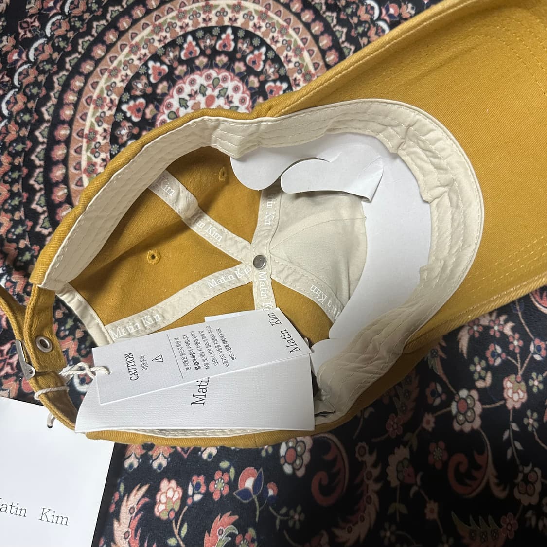 희귀매물 마뗑킴 커시브 볼캡 상품이미지2