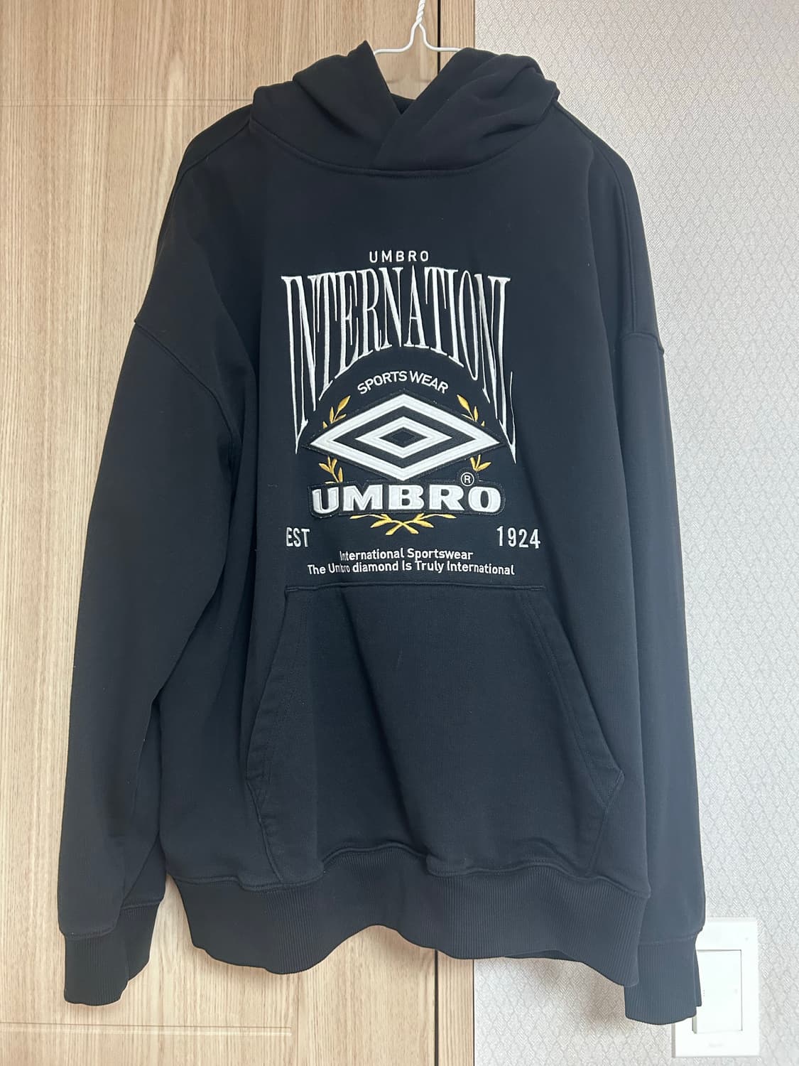 엄브로 후드티 상품이미지1