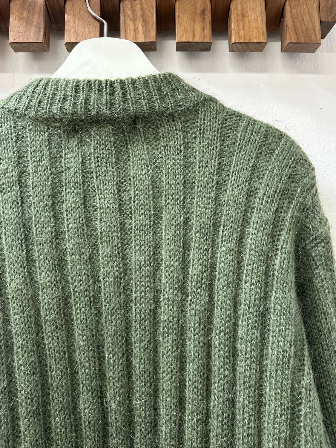 일본빈티지 울 모헤어 플라워 자수 골드 버튼 디테일 스웨터 상품이미지6