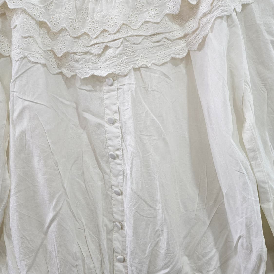 레이스 프릴 블라우스 화이트 7부 상품이미지4