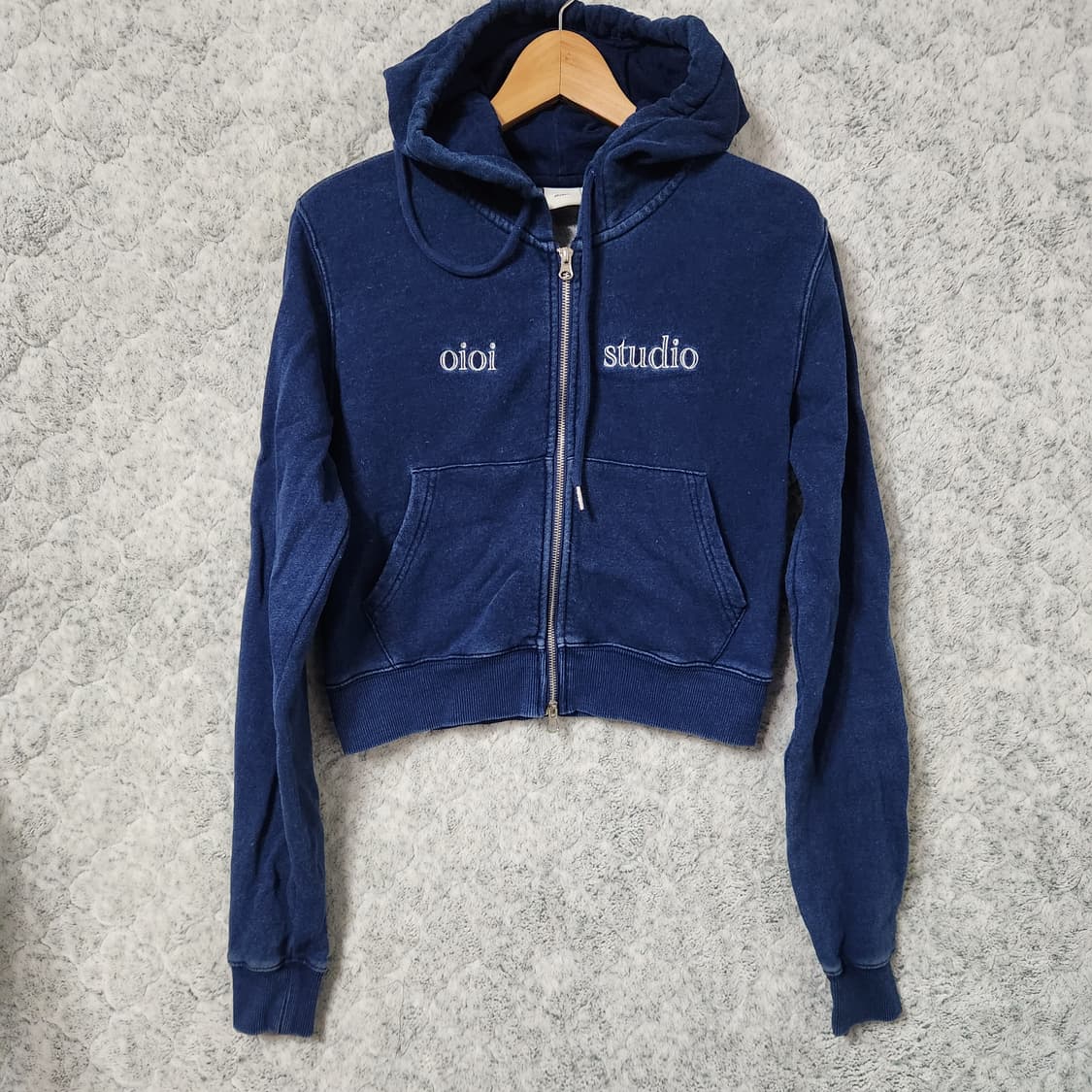 J381 [S] OIOI 오아이 크롭 후드 집업 상품이미지1