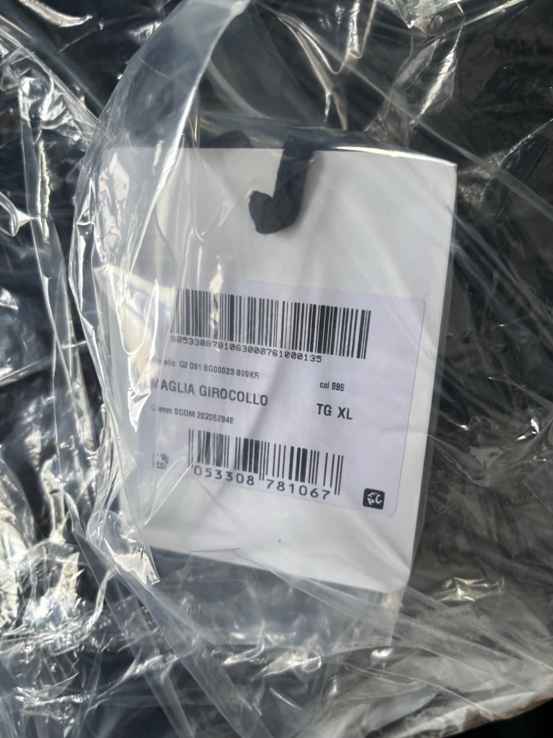 몽클레어 22FW 남성 로고 패치 맨투맨 상품이미지3