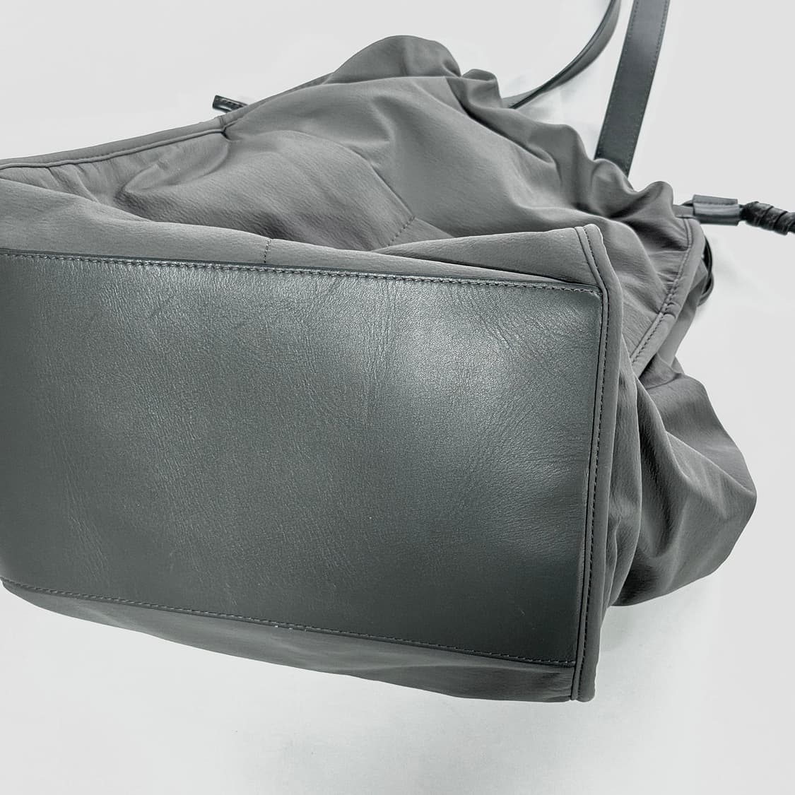 구호 KUHO 나일론 레더 스트링 토트백 상품이미지5