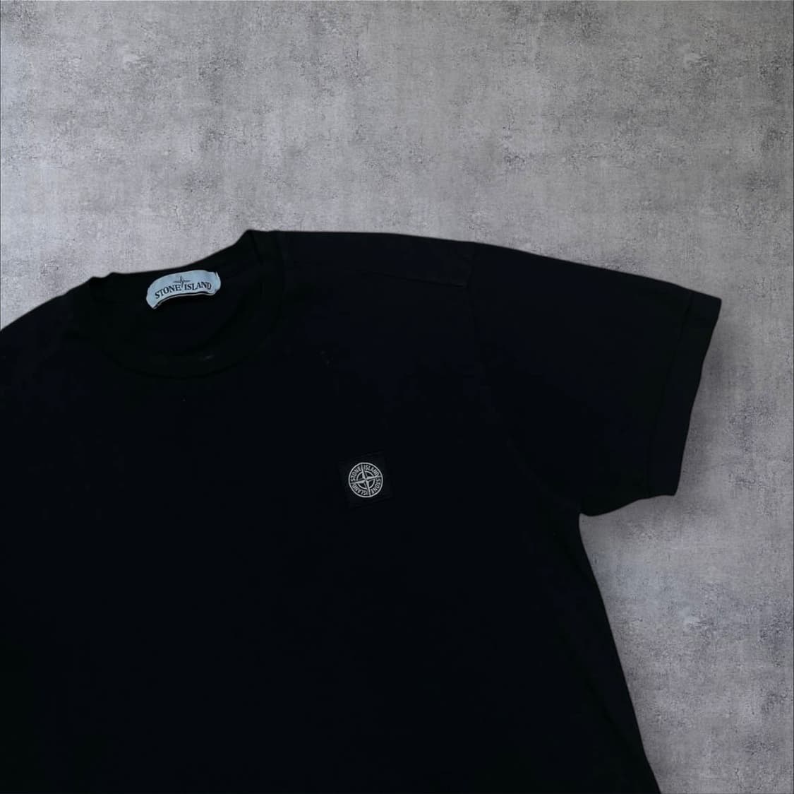 스톤아일랜드 박스 패치 로고 블랙 반팔티 상품이미지2