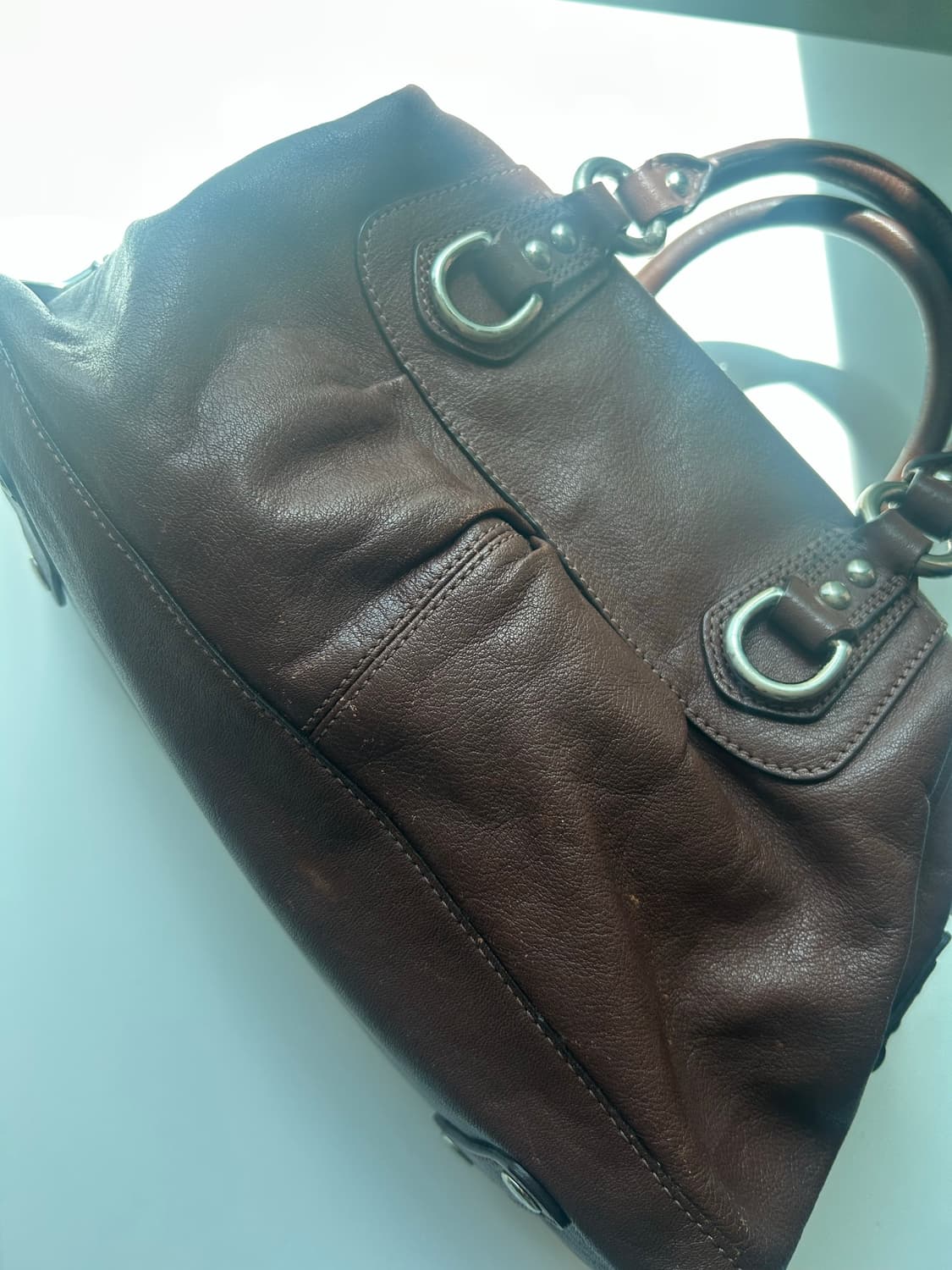 데일리🤎)) 코치 브라운 레더 사첼백 상품이미지2