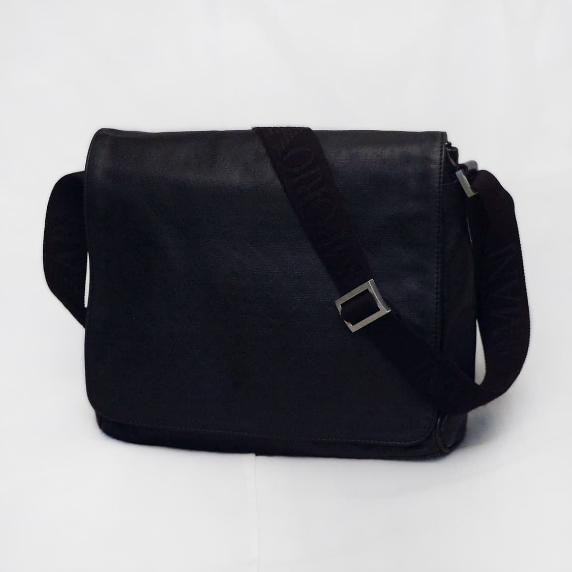 아르마니 (EA) 모노그램 비텔로 카프스킨 레더 플랩 메신저백 상품이미지1