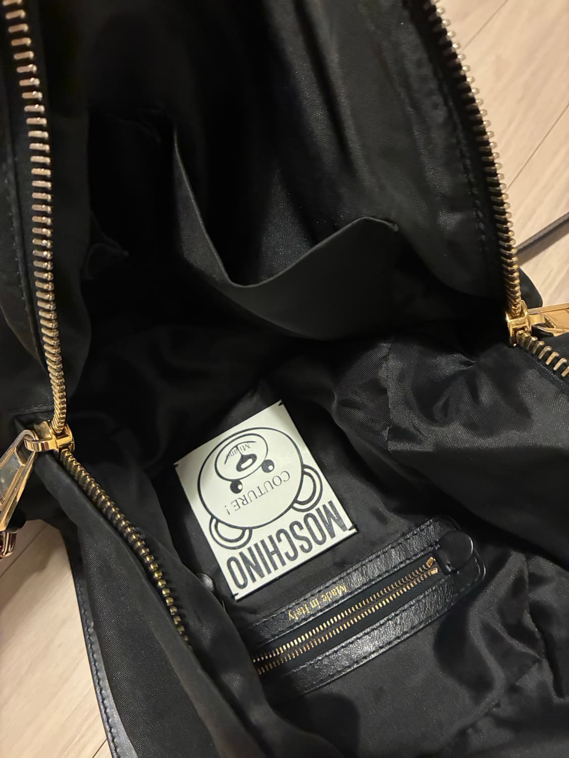 [정품] 모스키노 꾸띠르! 로고 백팩 (아이패드/A4 수납 가능) 상품이미지6