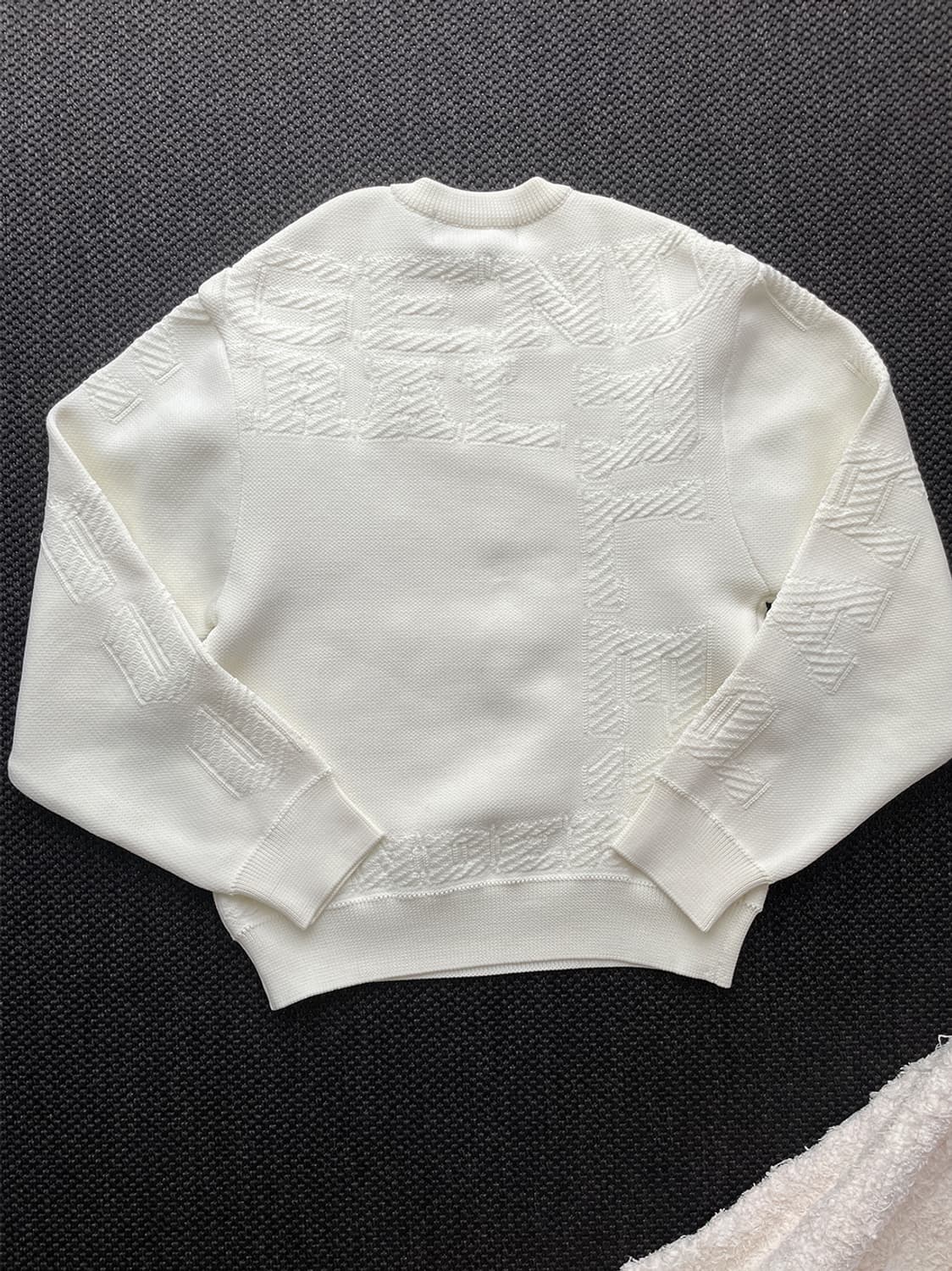 준지 엠블럼 니트 스웨터 상품이미지3