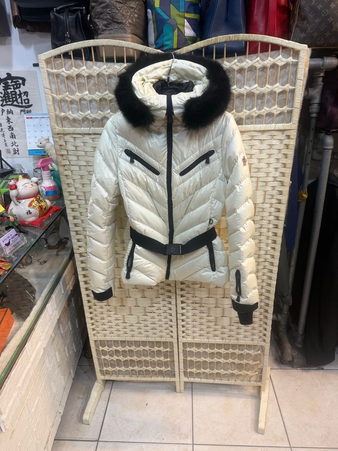 2/55-66 정품 몽클레어 그렉노블 패딩 팝니다 상품이미지1