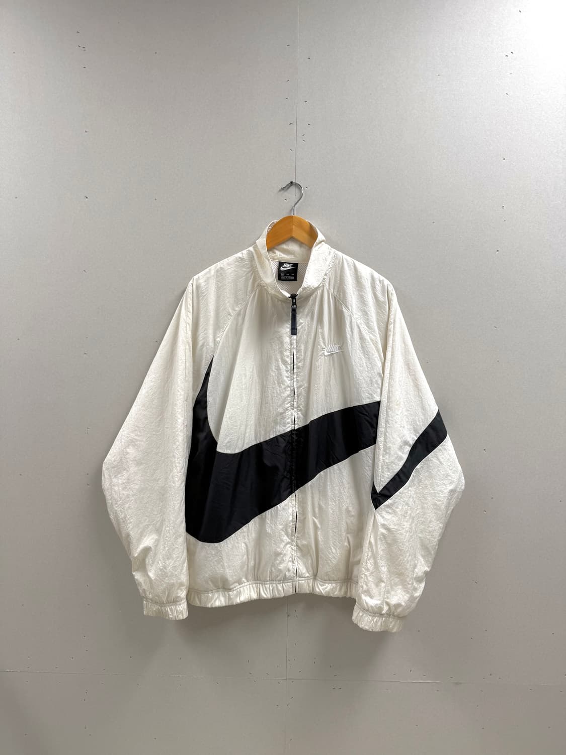 남성 110 XXL / 나이키 빅스우시 바람막이 크림 블랙 상품이미지1