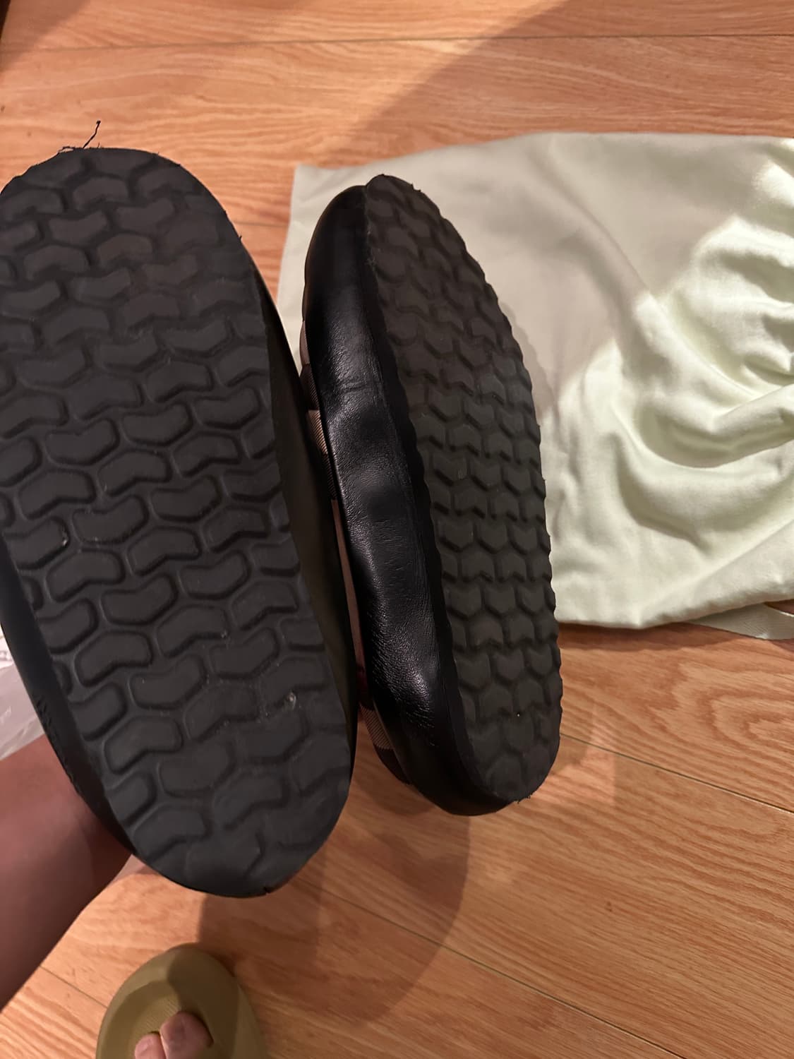 버버리 뮬 실내외 겸용 슬리퍼 상품이미지2