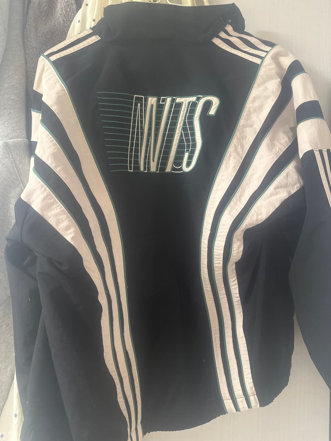 아디다스 nts 올드스쿨 바람막이 상품이미지2