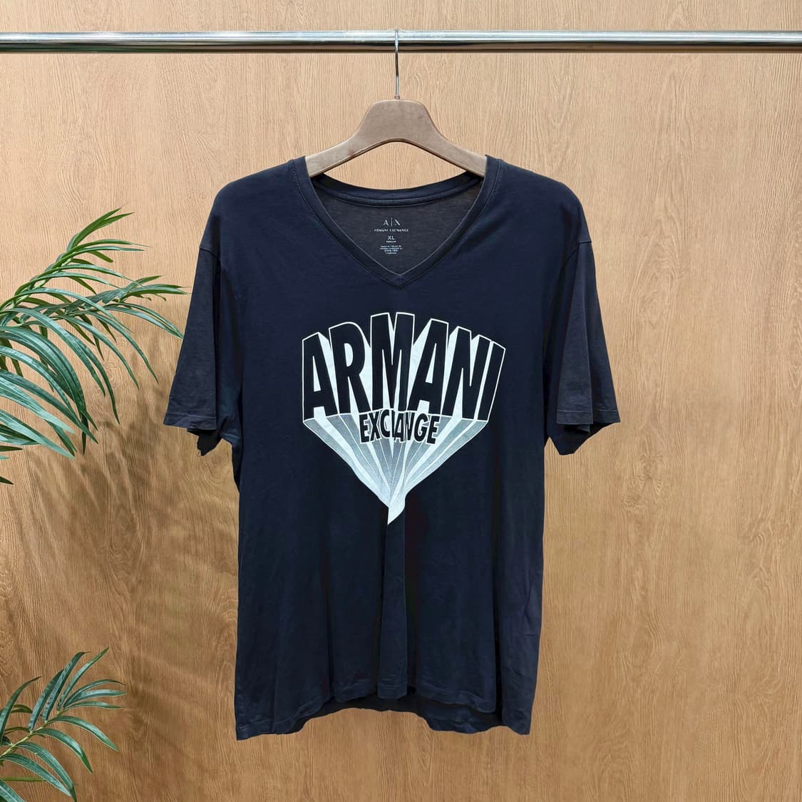 아르마니 익스체인지 브이넥 반팔 티셔츠 로고 프린팅 디테일 루즈핏 블랙 상품이미지1