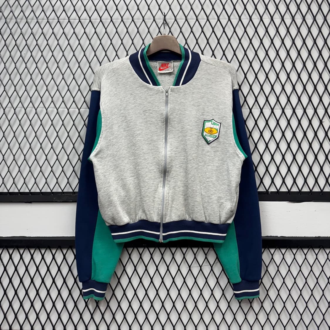 90s 나이키 바시티 후드 집업 럭비 클럽 빅로고 디테일 그레이 상품이미지2