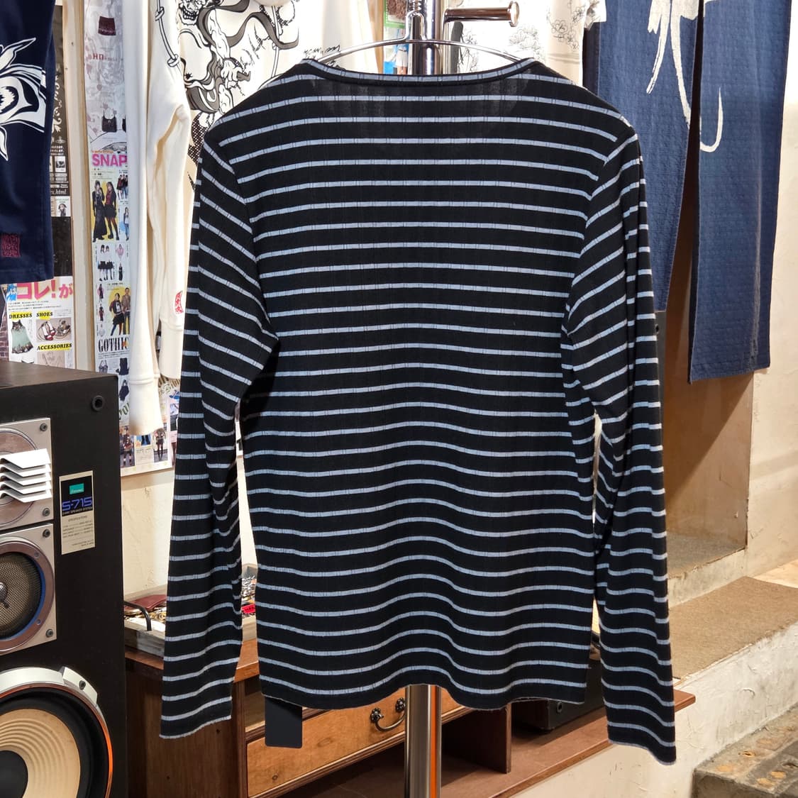 JPN 그레이 스트라이프 브이넥 슬림핏 롱슬리브 상품이미지4