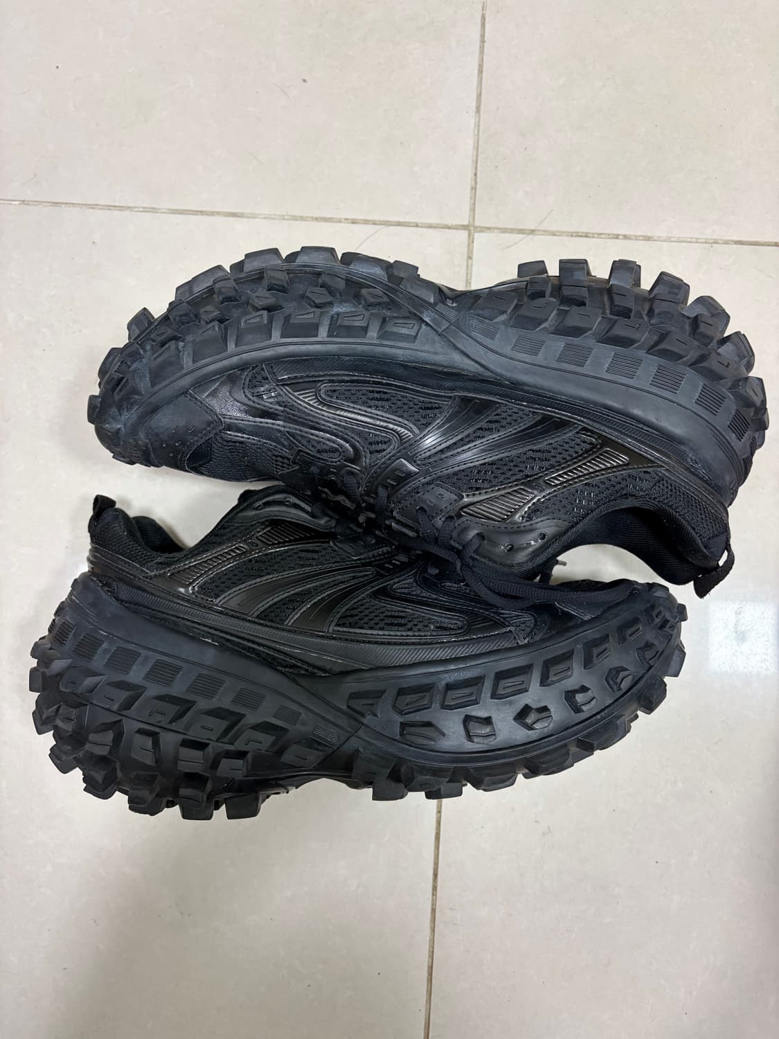 발렌시아가 디펜더 블랙 43 상품이미지2