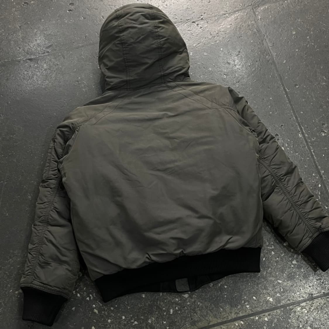 100 시리즈 더 바머 파카 N2B 다운 패딩  상품이미지5