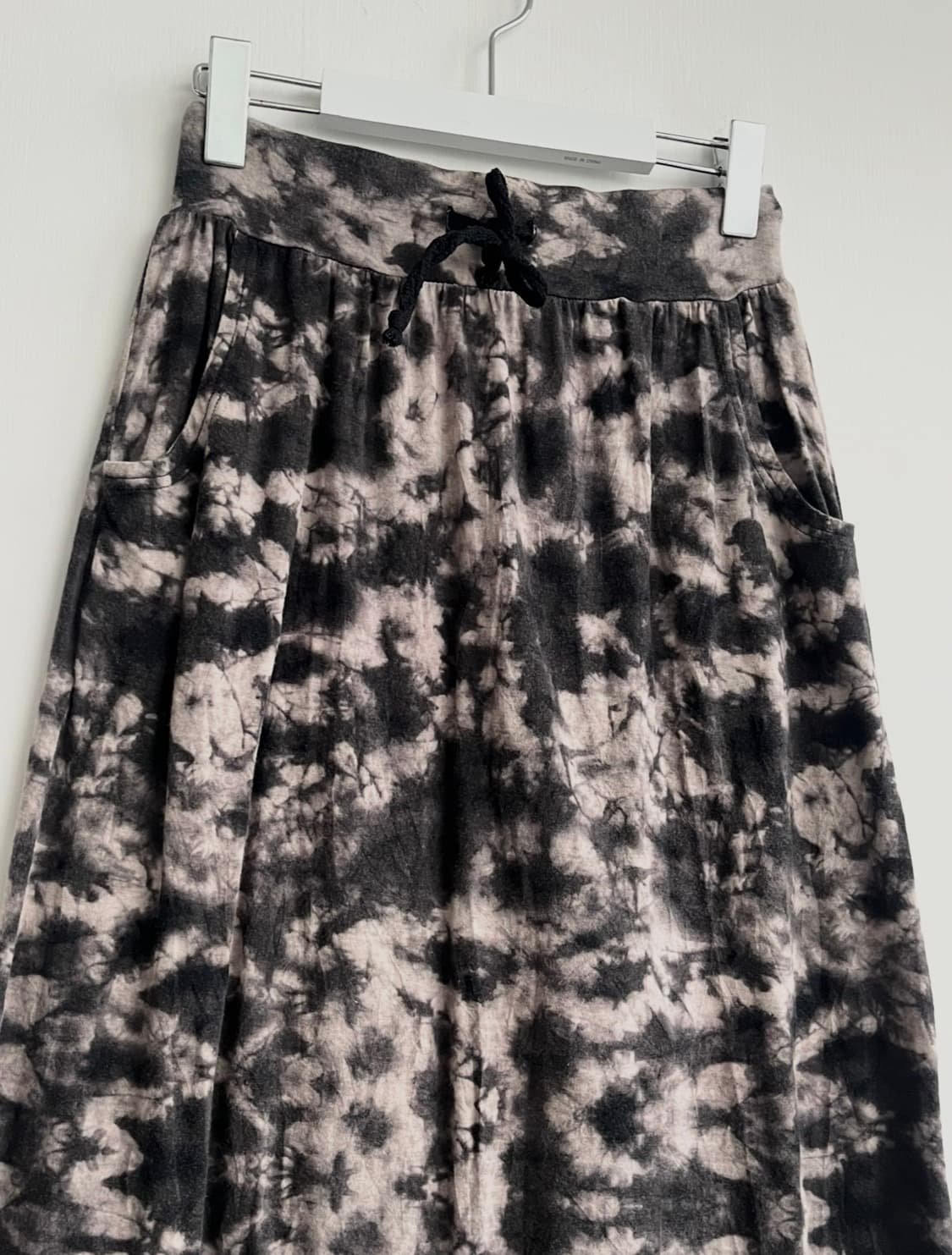 sorridere 블랙 타이다이 롱 스커트 상품이미지2