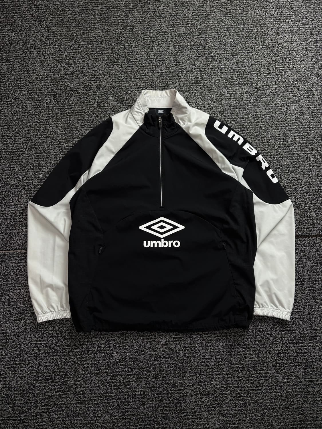 엄브로 빅로고 올드스쿨 스펠아웃 디테일 아노락 웜업 1654 상품이미지2