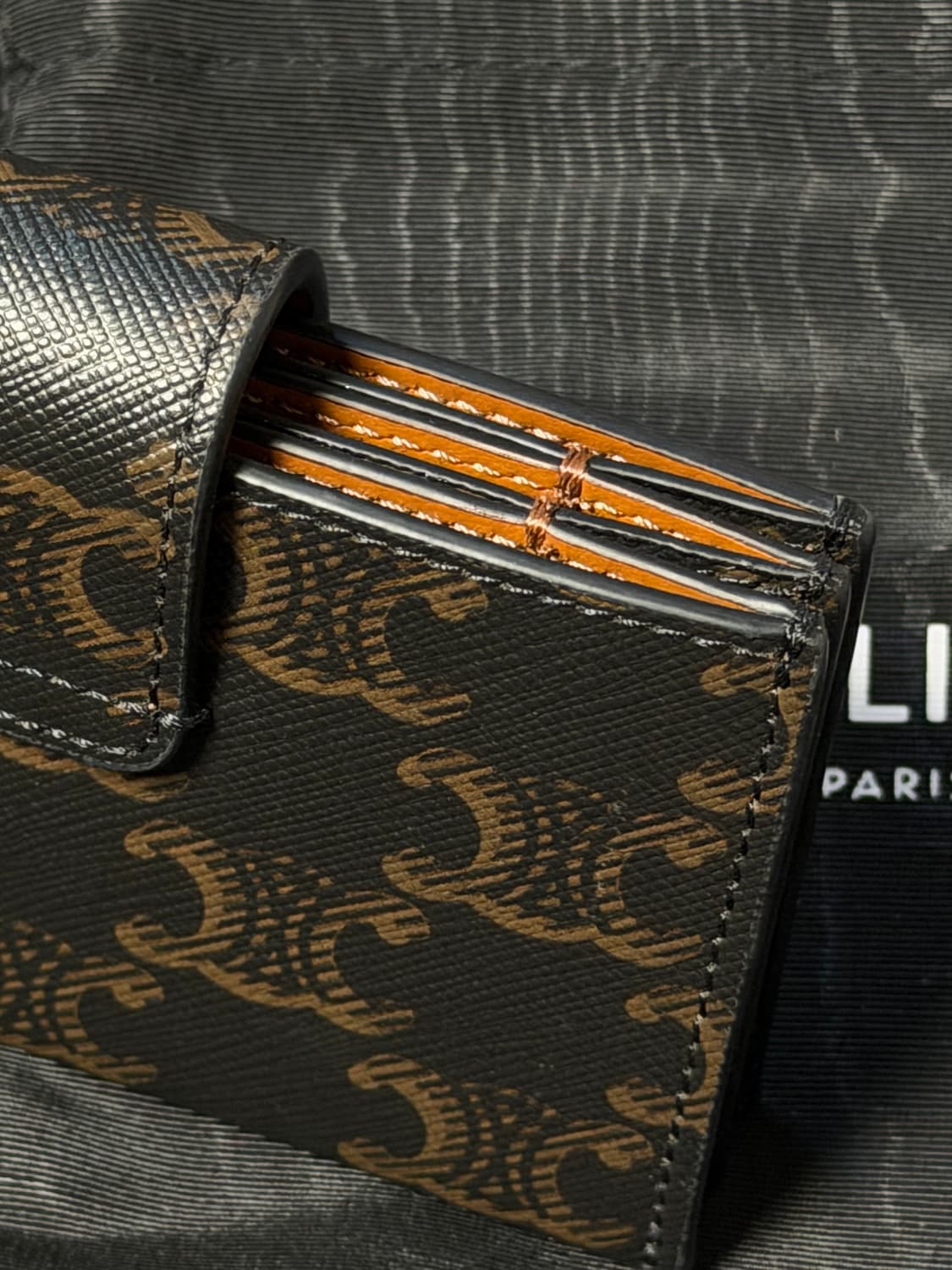 셀린느 트리옹프 아코디언 지갑 상품이미지7