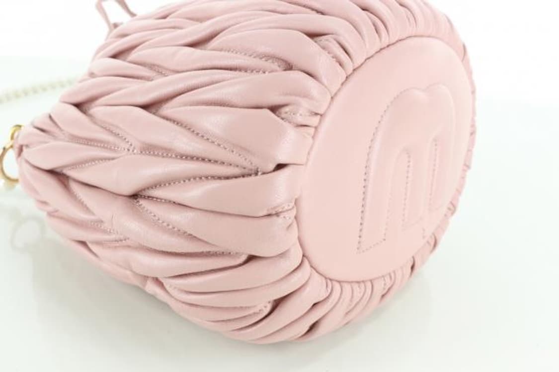 miumiu matelasse버킷백 상품이미지4