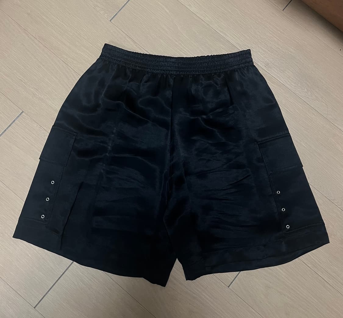 Alyx 알릭스 블랙 사틴 카고 쇼츠 상품이미지3