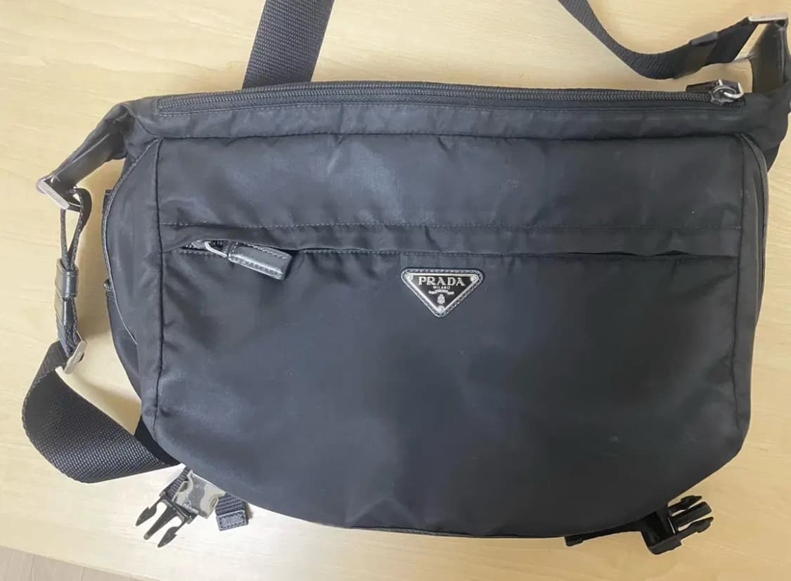 프라다 바이커백 라지 블랙 2VH991 상품이미지1