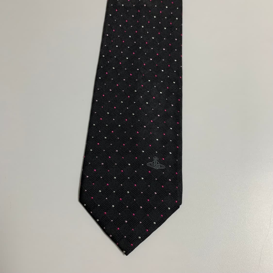 비비안웨스트우드 블랙컬러 도트넥타이 명품 최상급 A+등급 100실크 상품이미지9
