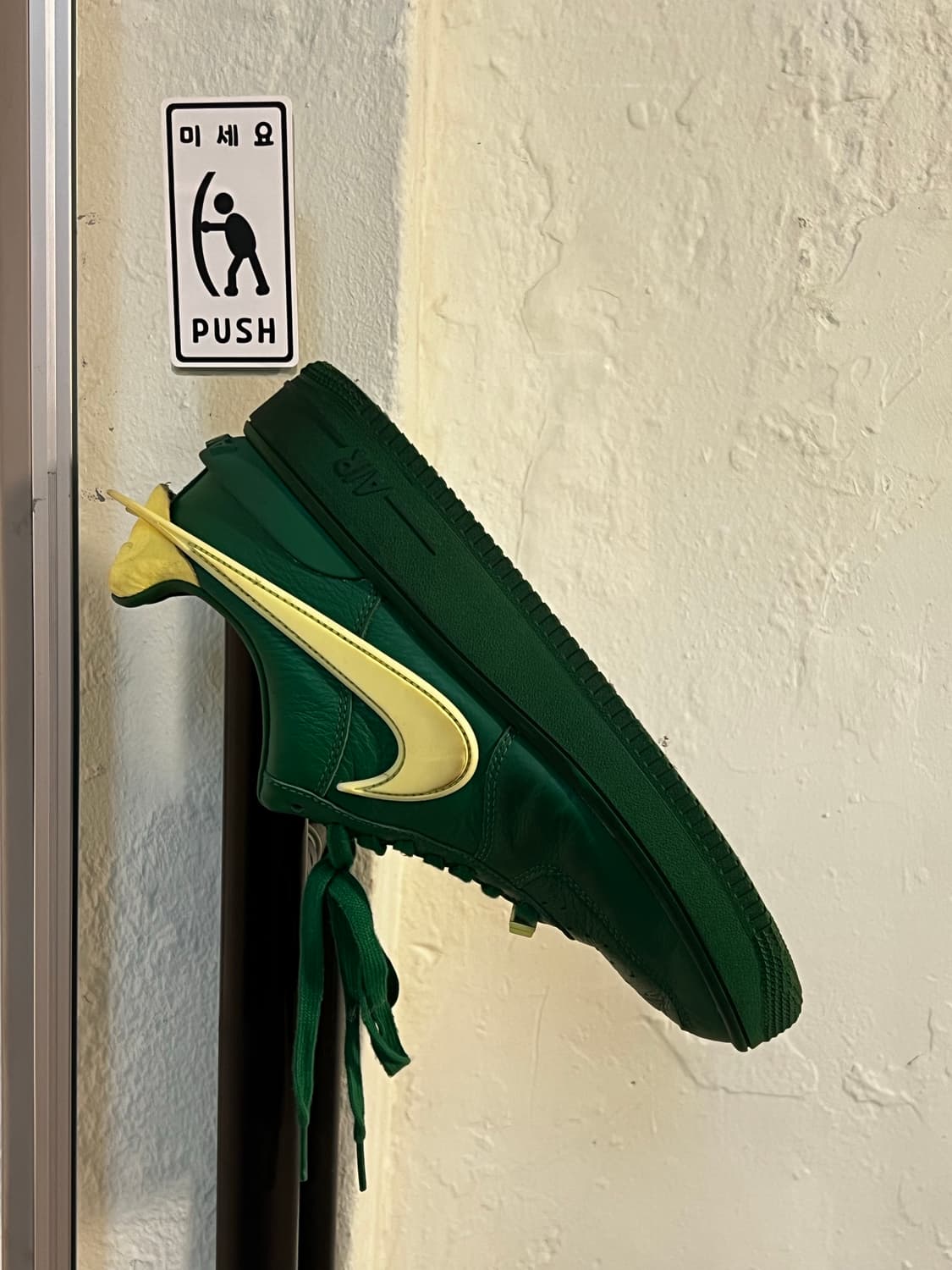 나이키 엠부쉬 상품이미지1