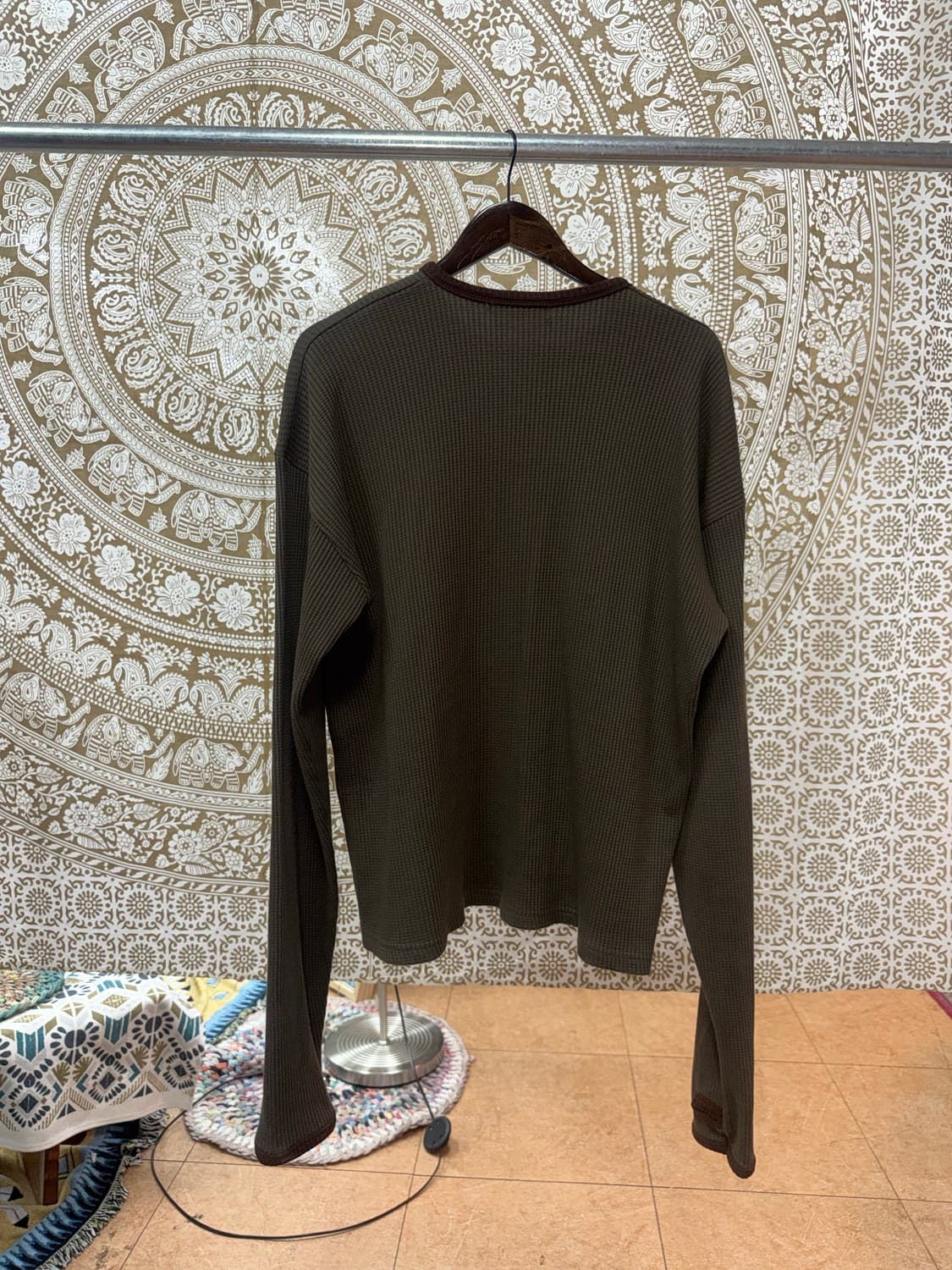 헨리넥 와플 핑거홀 긴팔 티  상품이미지5