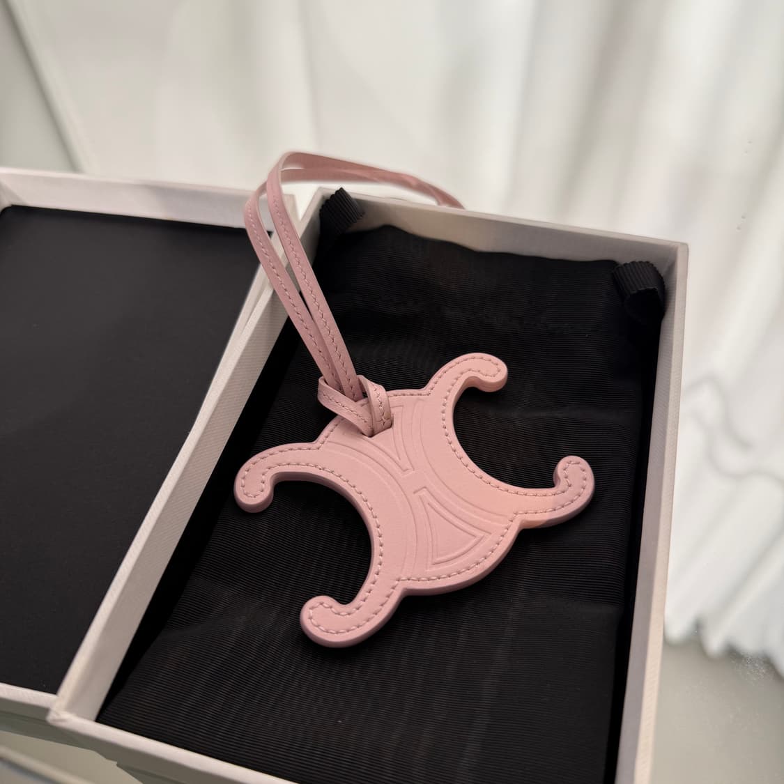 셀린느 트리옹프 백 참 상품이미지5