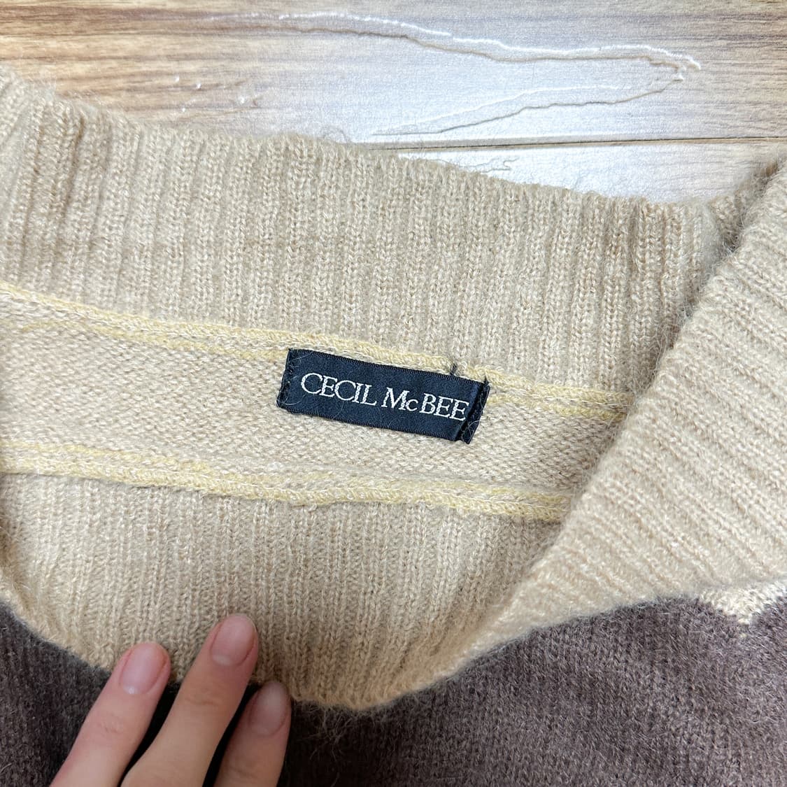 빈티지 세실맥비 브라운 라떼 오프숄더 니트 오네갸루 공겜여주 로걀 긱시크 상품이미지2