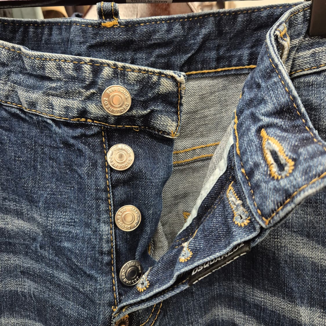 DSQUARED2 입체로고 레드 패치 스팟락싱 중청 50 상품이미지3