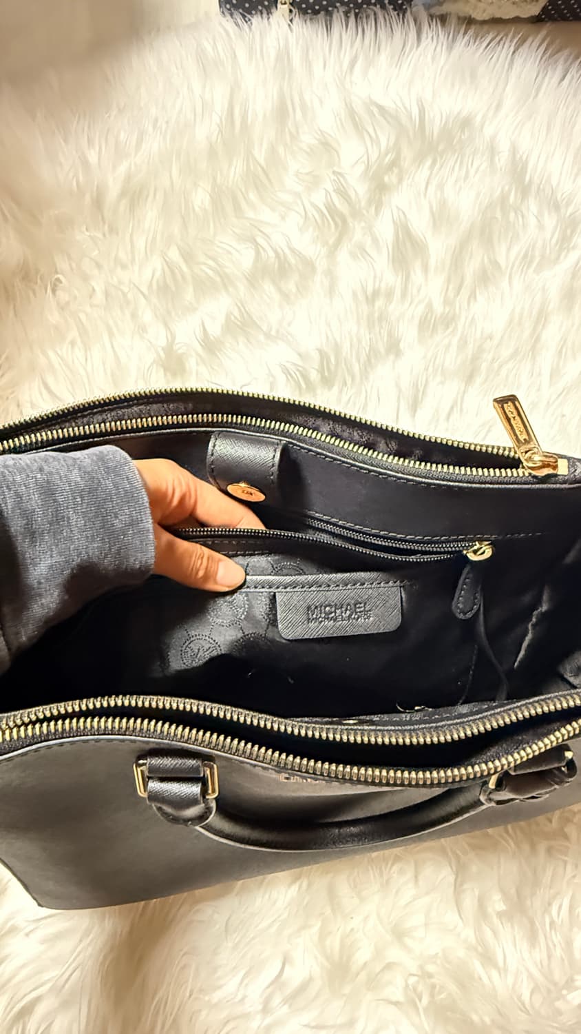 마이클코어스 사피아노 가죽 사첼백 판매합니다 상품이미지8