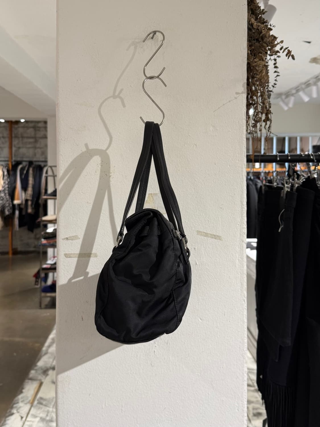 프라다 블랙 테수토 포코노 버클 바게트 숄더백 상품이미지3