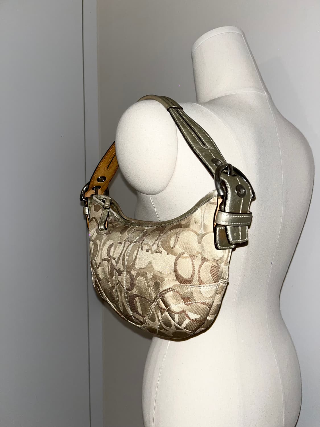 📦 Coach gold shoulder bag 상품이미지5