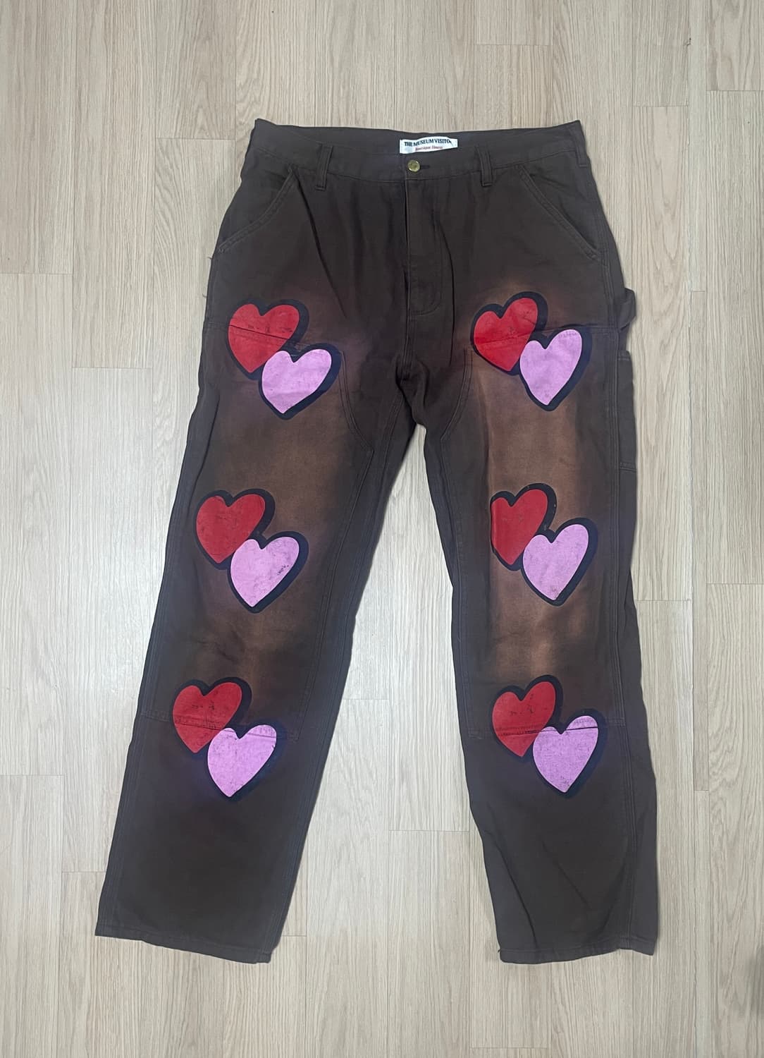 더뮤지엄비지터 더블하트 팬츠 브라운 상품이미지1