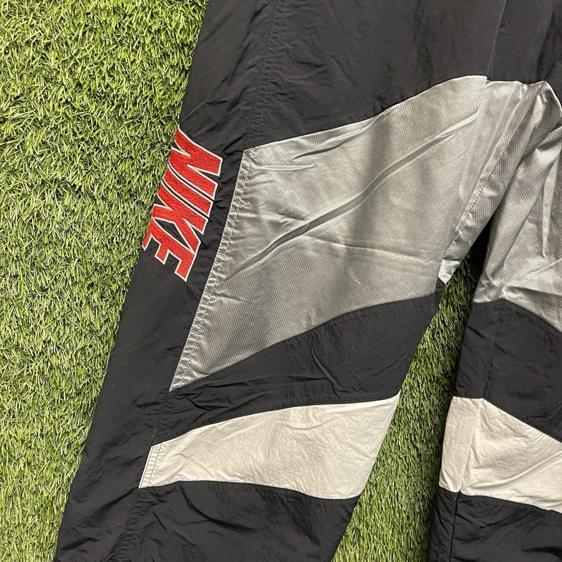 19SS 슈프림 x 나이키 웜업 팬츠 실버 상품이미지2