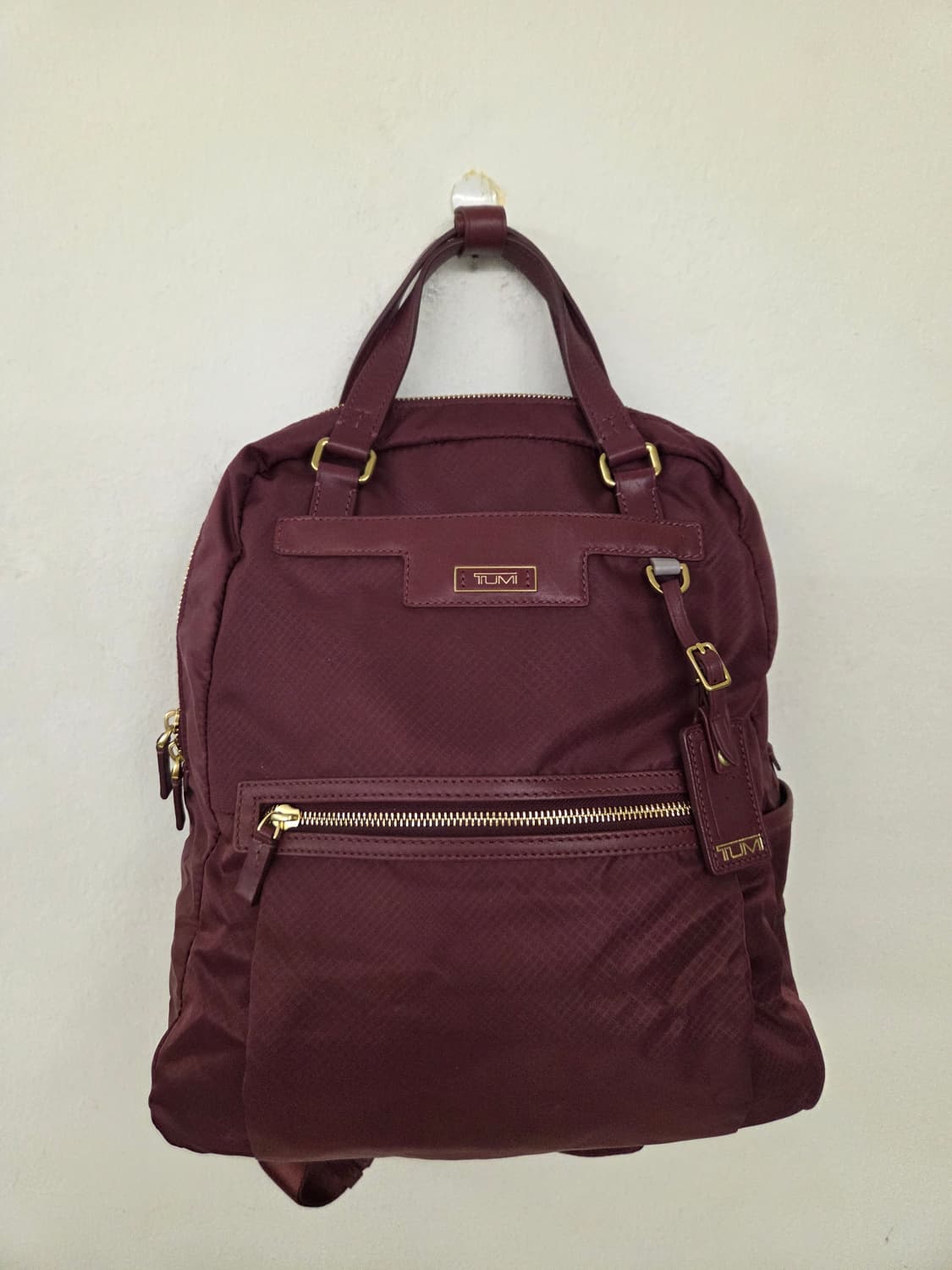 투미 여성 버건디 백팩 상품이미지1