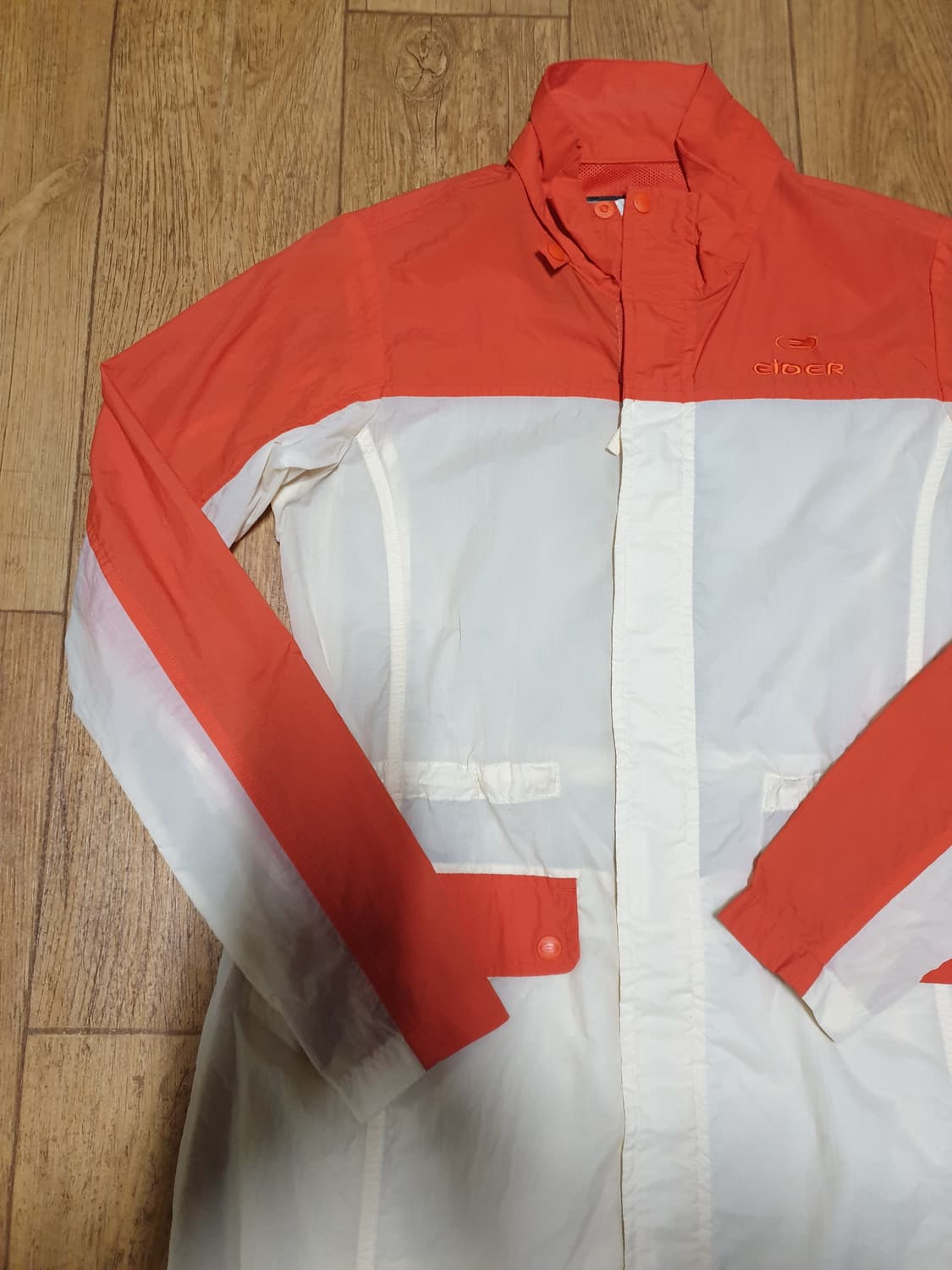 1056 아이더 아웃도어 바람막이 90 사이즈입니다 상품이미지4