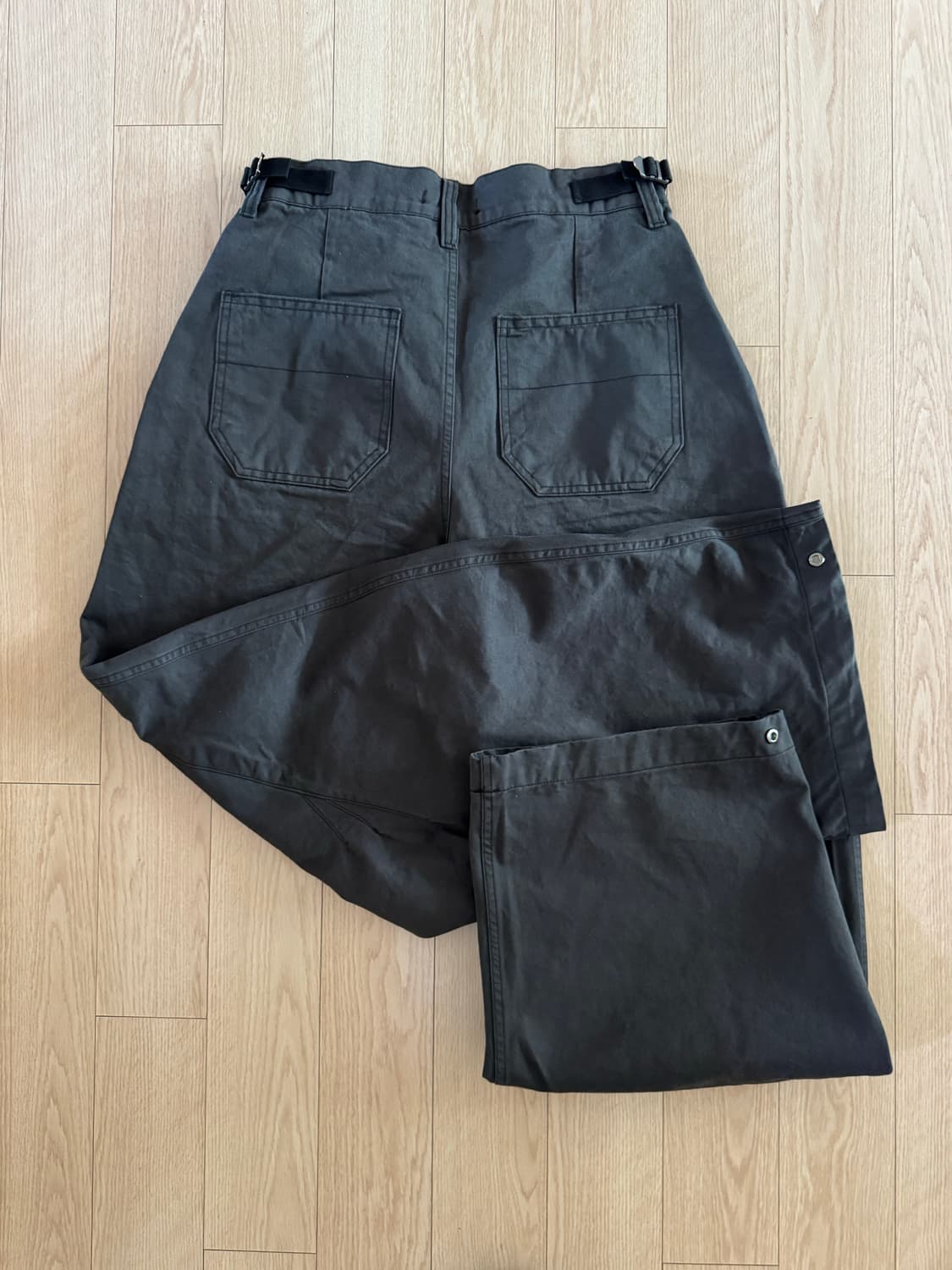 아르반 트리플 리프 커브드 팬츠 (차콜, 2사이즈) 상품이미지4