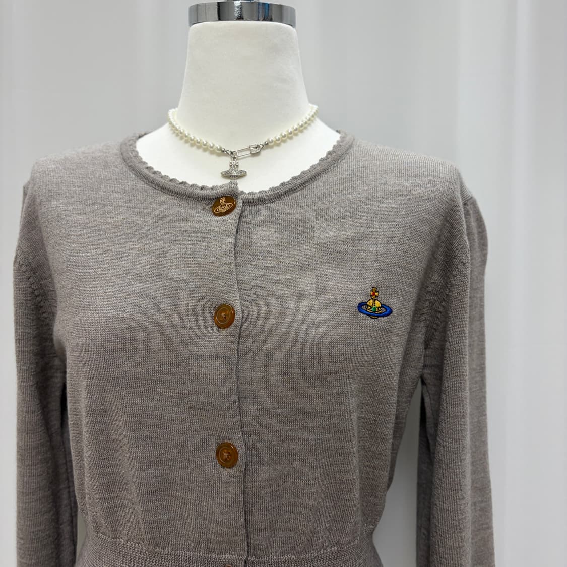 비비안웨스트우드 베아 크롭 가디건 스톤 베이지 상품이미지5