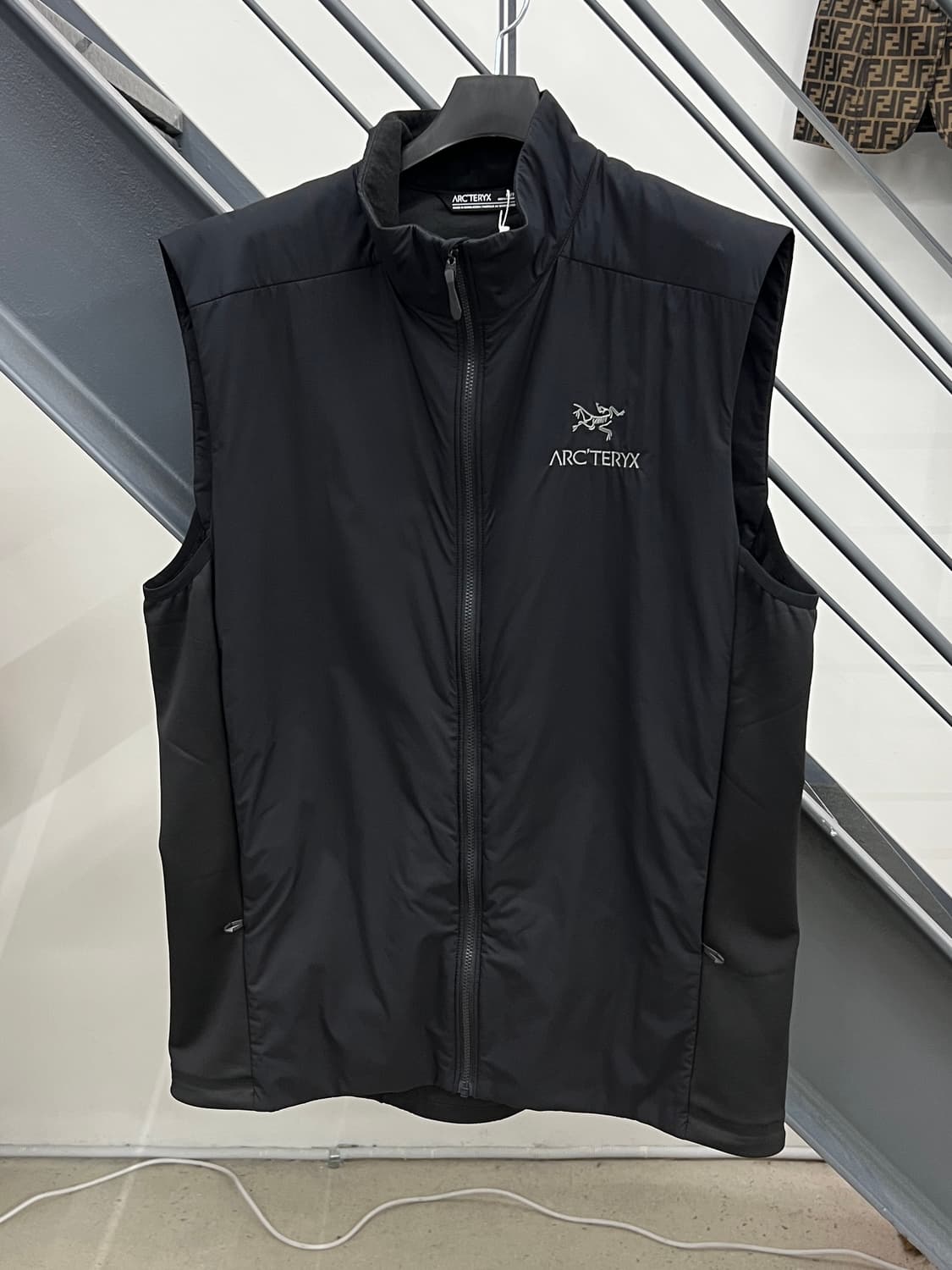 아크테릭스 24FW 아톰 베스트 상품이미지1