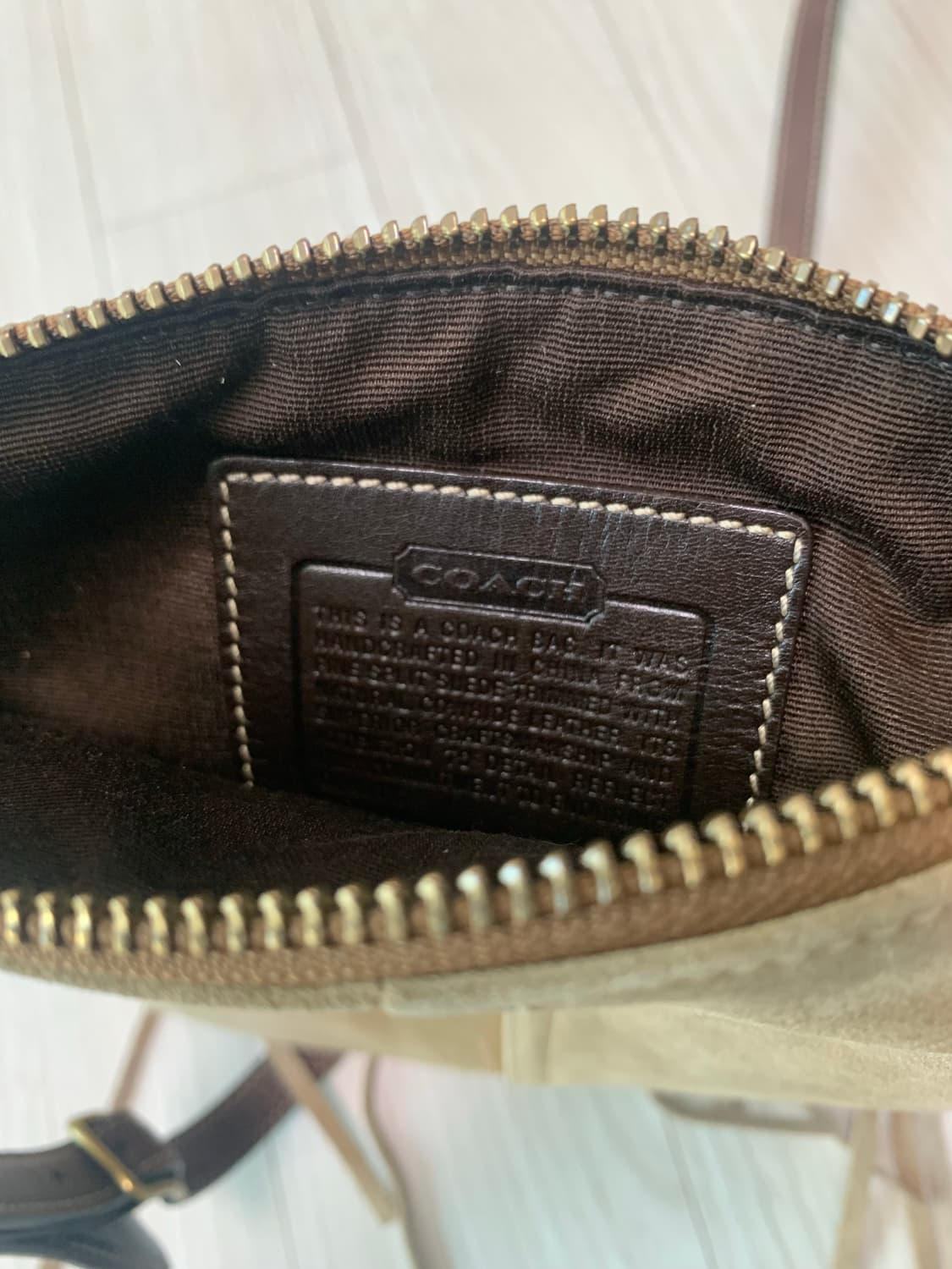 코치 스웨이드 태슬 크로스백 상품이미지5