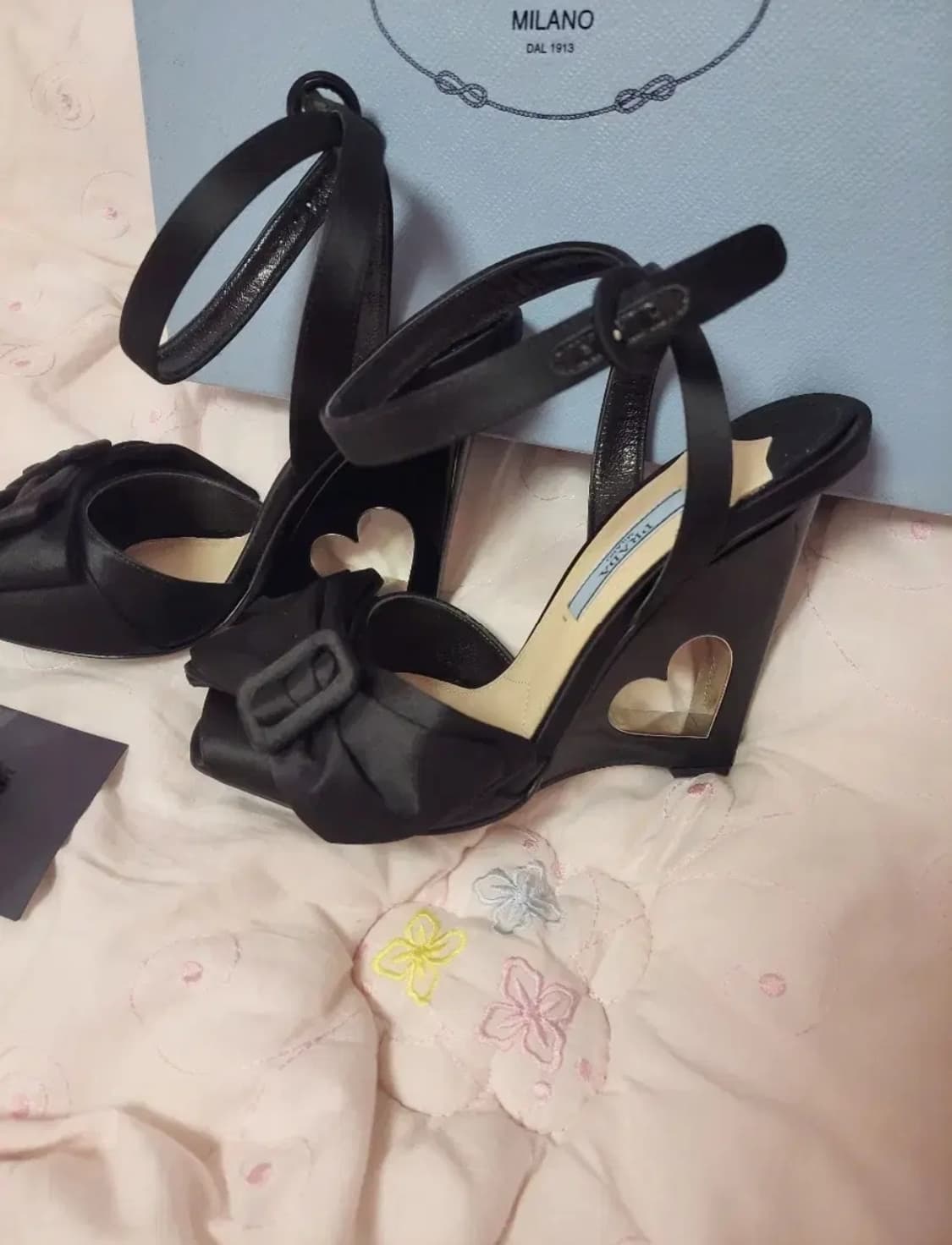 정품)새상품급처!프라다 리본 오픈하트 공주샌들 인형구두 슬링백 힐 선물용 상품이미지3