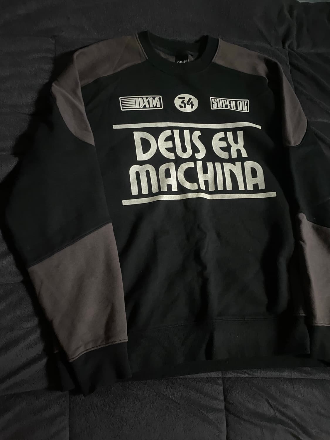 데우스 엑스 마키나 맨투맨 티 상품이미지1